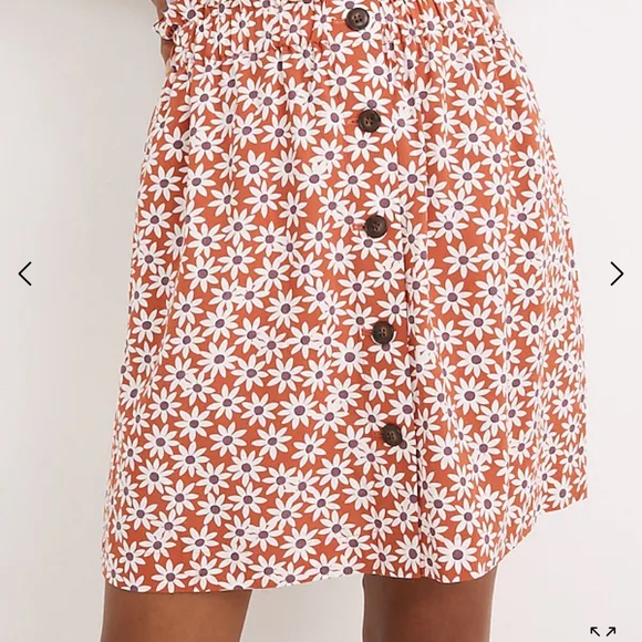 Madewell Paperbag Button-Front Mini Skirt in Falling Daisies - Picture 2 of 6